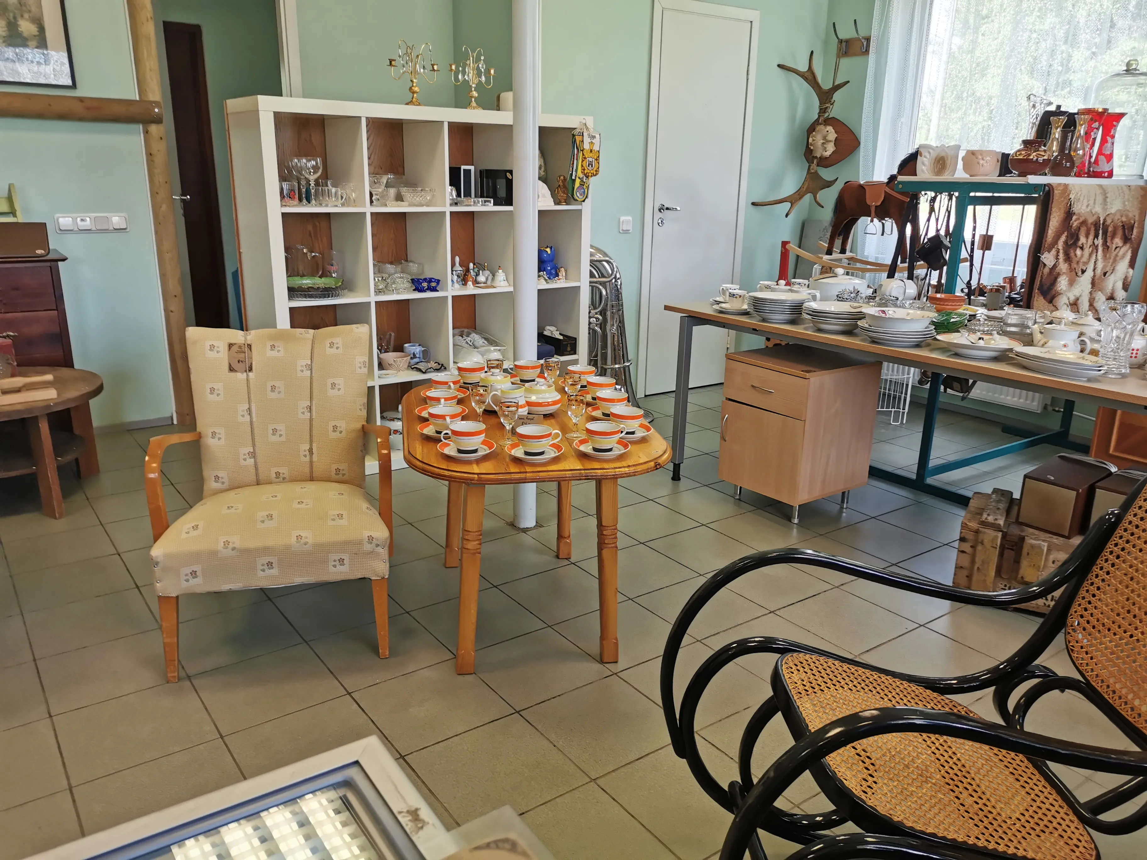 Nõukaaja mööbel ja kollektsiooniesemed - nostalgiline valik kauplus Varakambris