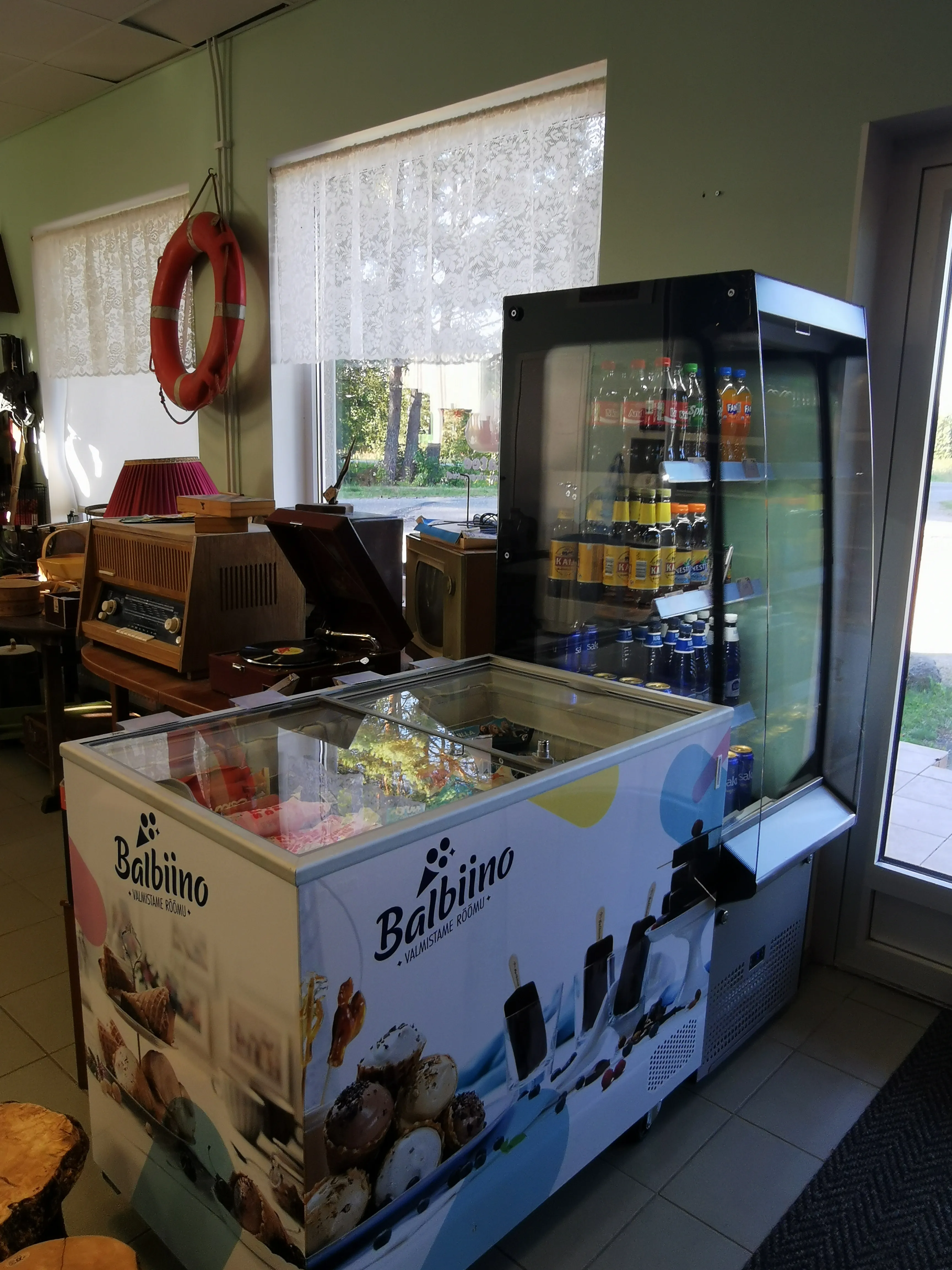 Jäätis ja joogid - Varakamber sisustuspood