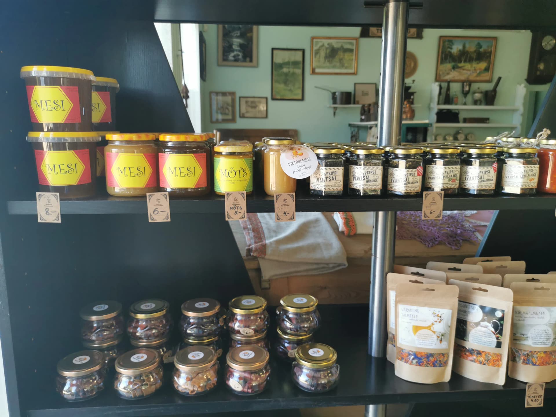 Kohalik mesi, tee ja käsitöö snäkid - Varakamber toidulett Kohalik mesi, tee ja käsitöö snäkid - Varakamber toidulett