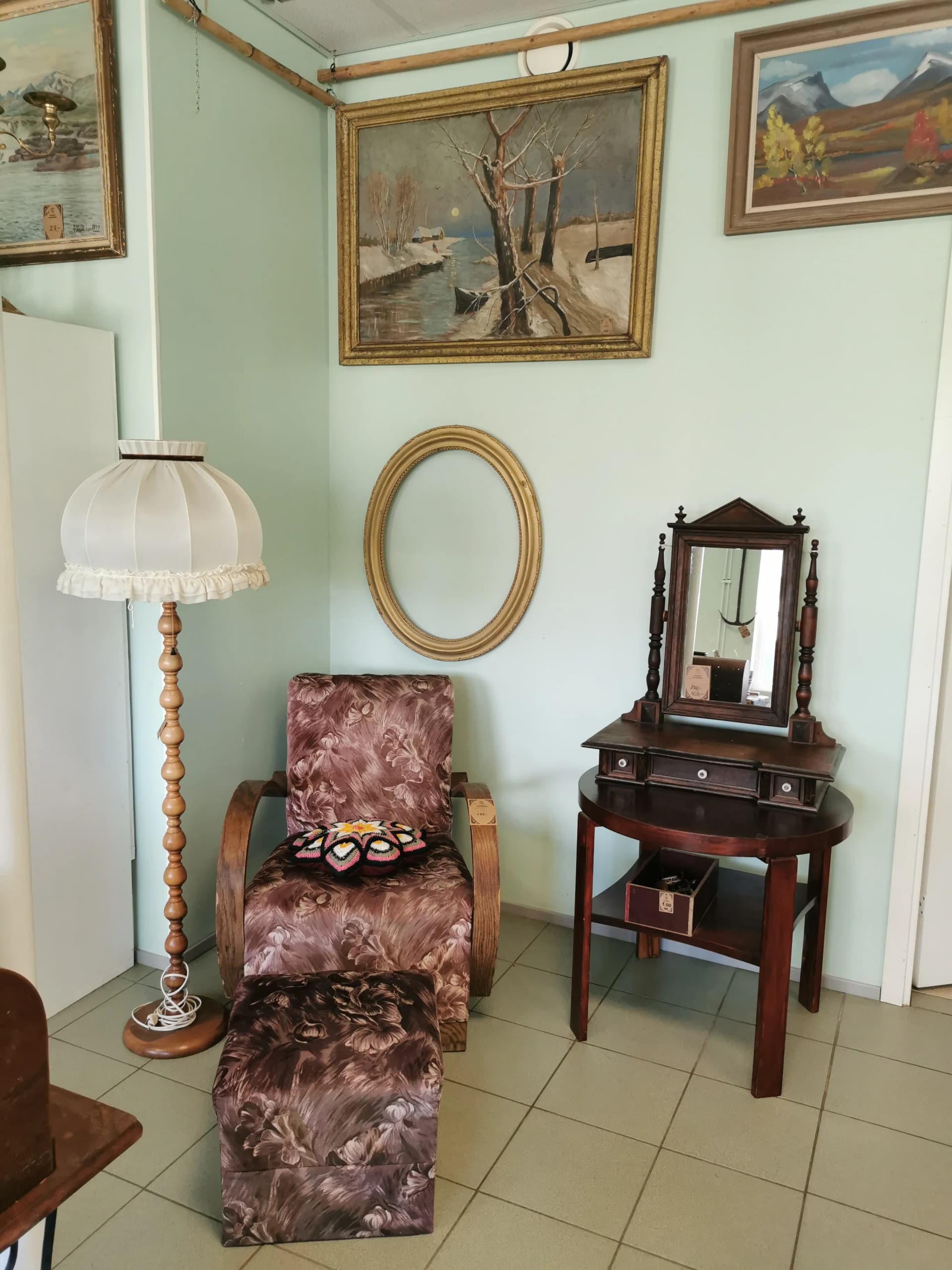 Retro ja antiik sisustus - Kauplus Varakamber Retro ja antiik sisustus - Kauplus Varakamber