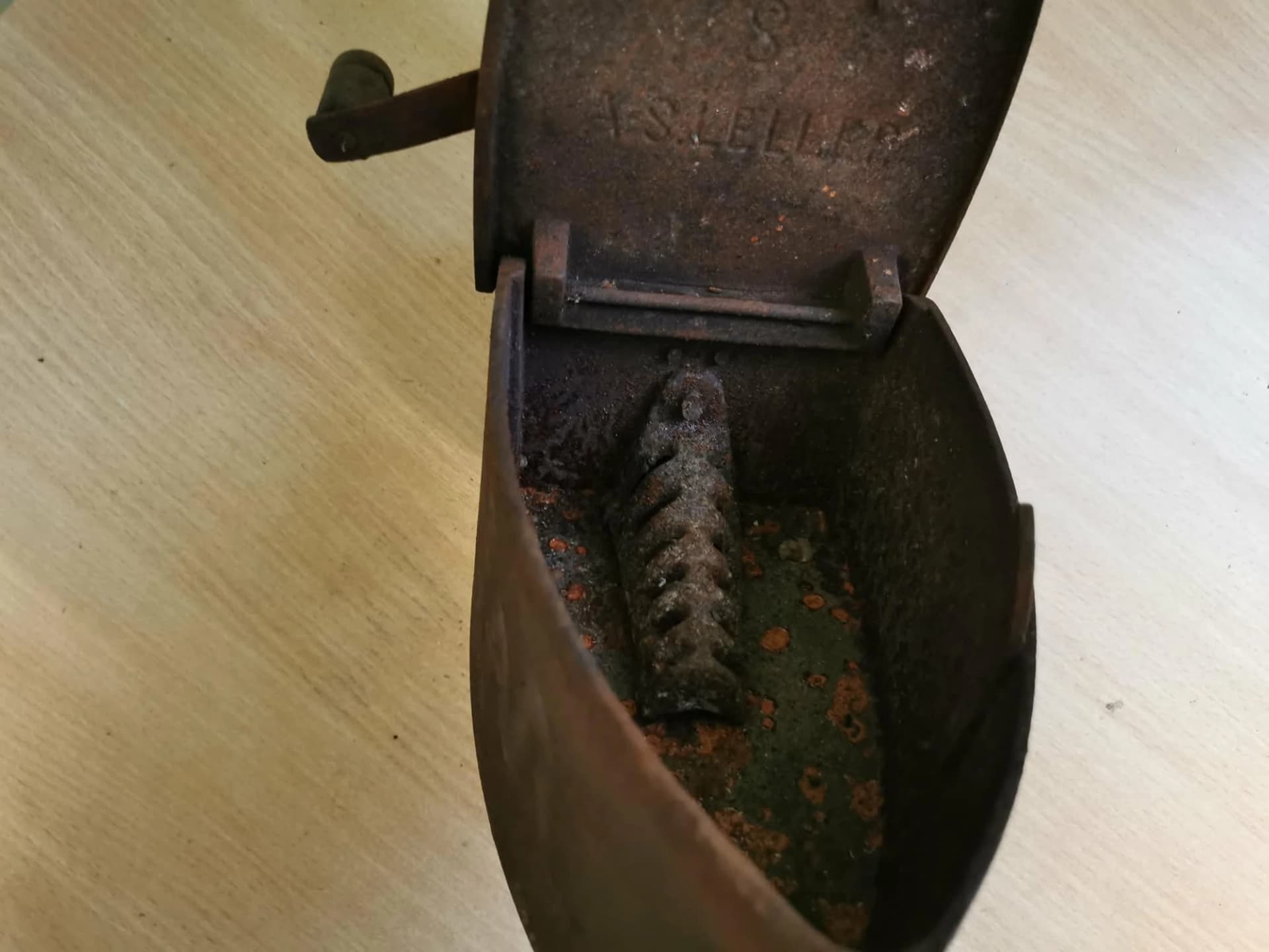 Söetriikraud, Lellep nr 8 - Image 2 - Kauplus Varakamber