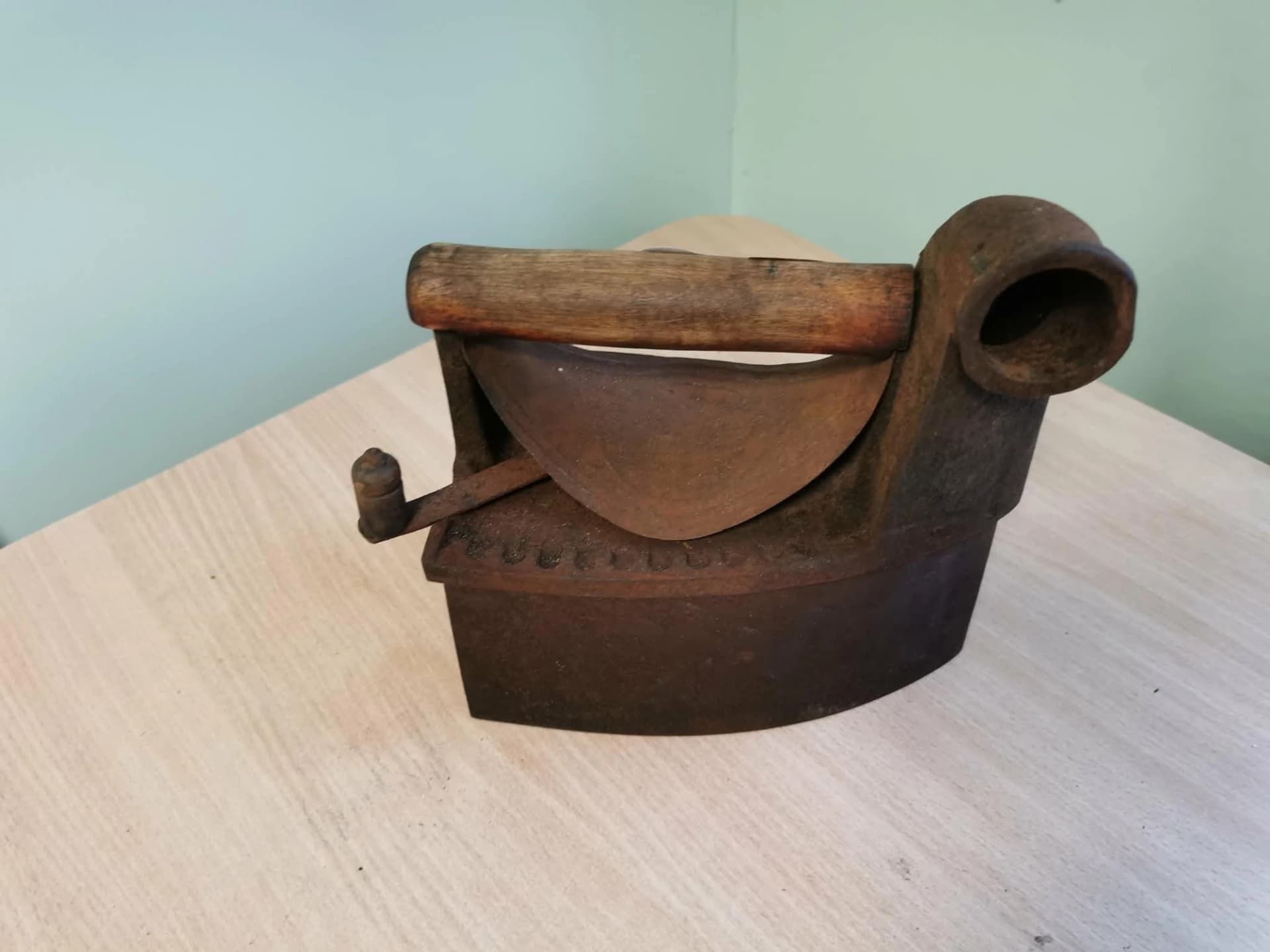 Söetriikraud, Lellep nr 8 - Image 4 - Kauplus Varakamber