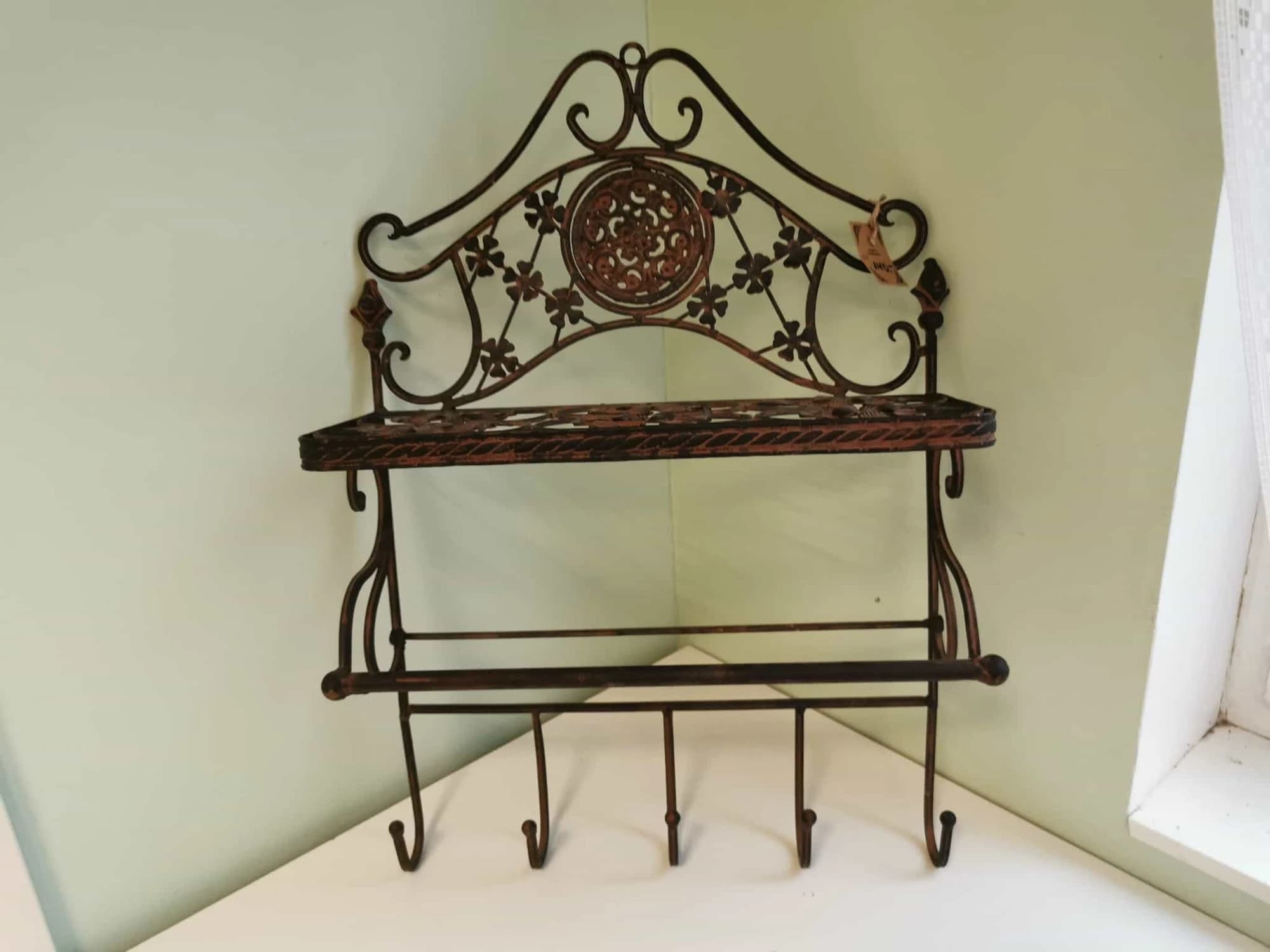 Metallist riiul, mustriline