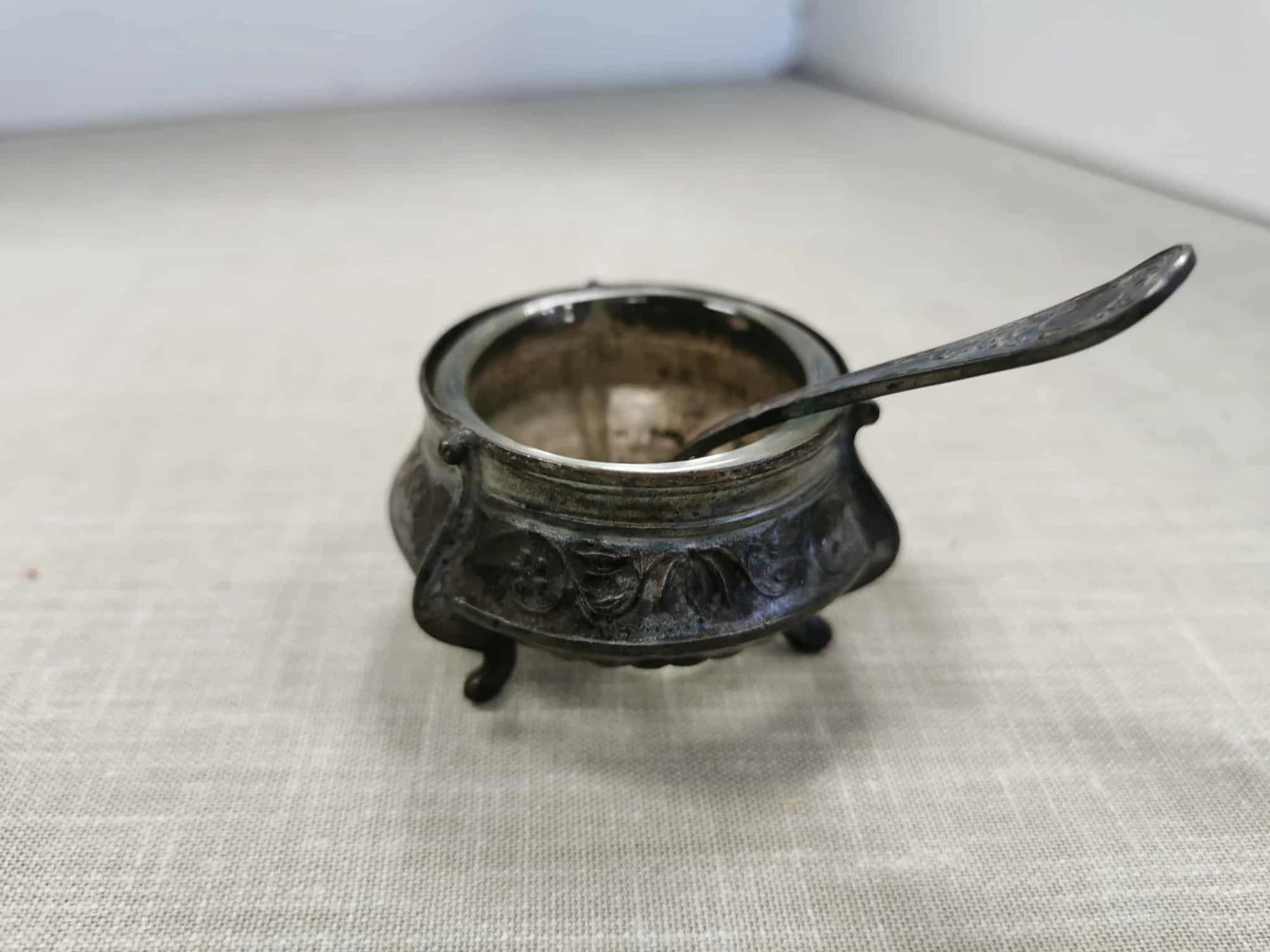 Sinepitoos - lauahõbe lusikaga