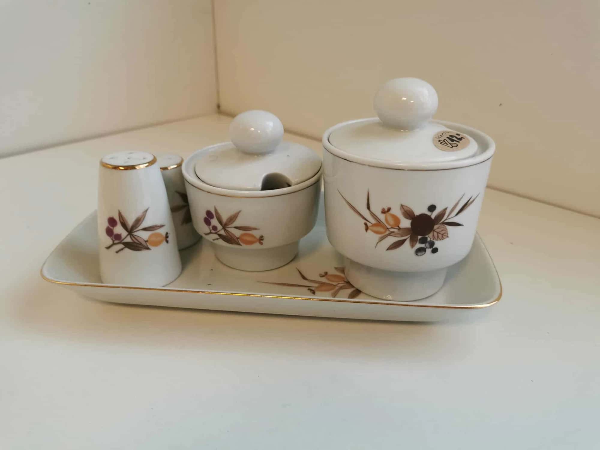 Lauaserviis maitseainetele - Image 1